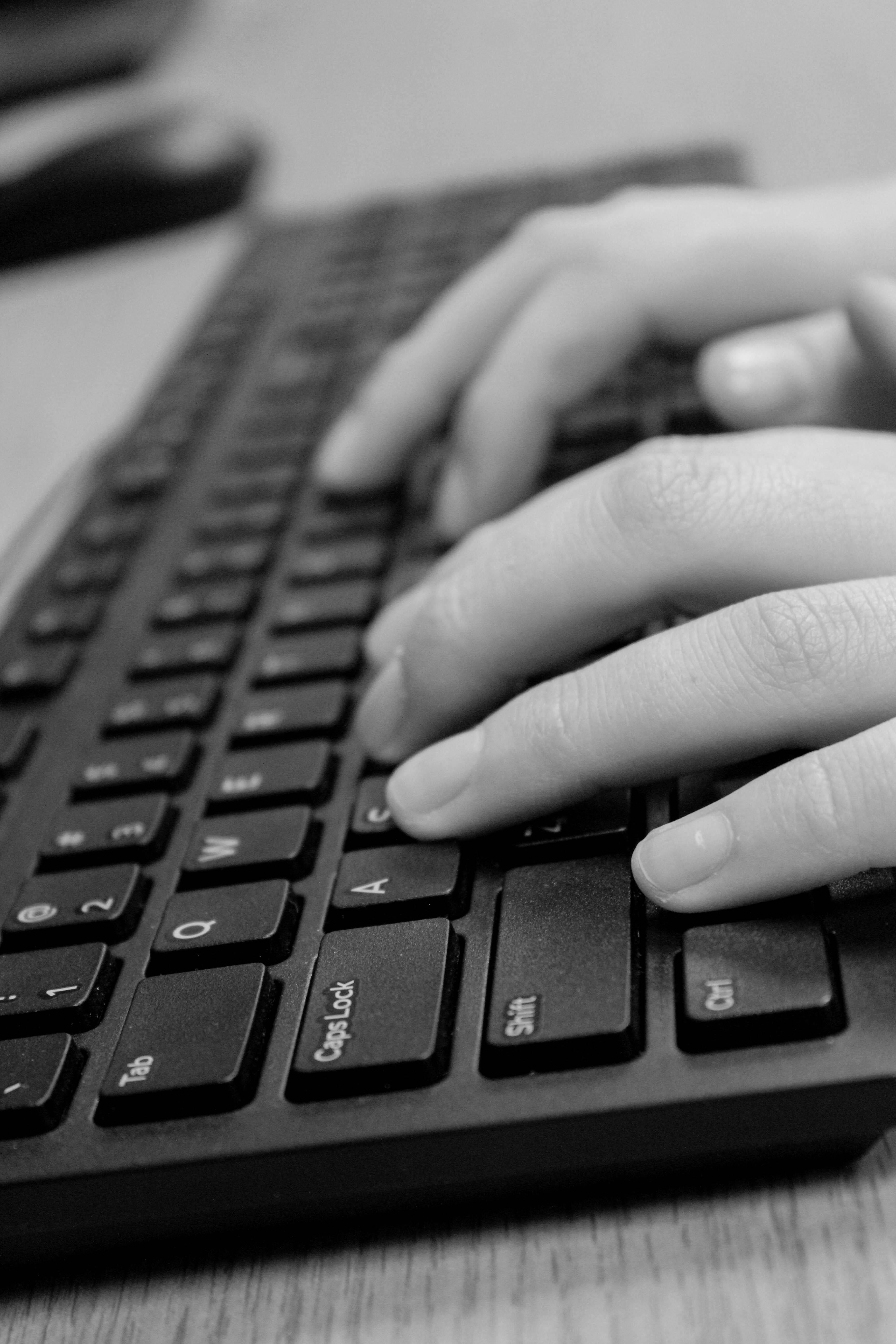 Tastatur mit Händen